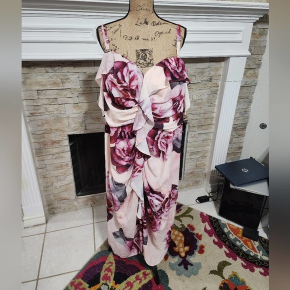 CITY Chic Plus Size Vintage‎ Blooms Va Va Voom Dress plus size XL 22 NEW - Picture 2 of 7